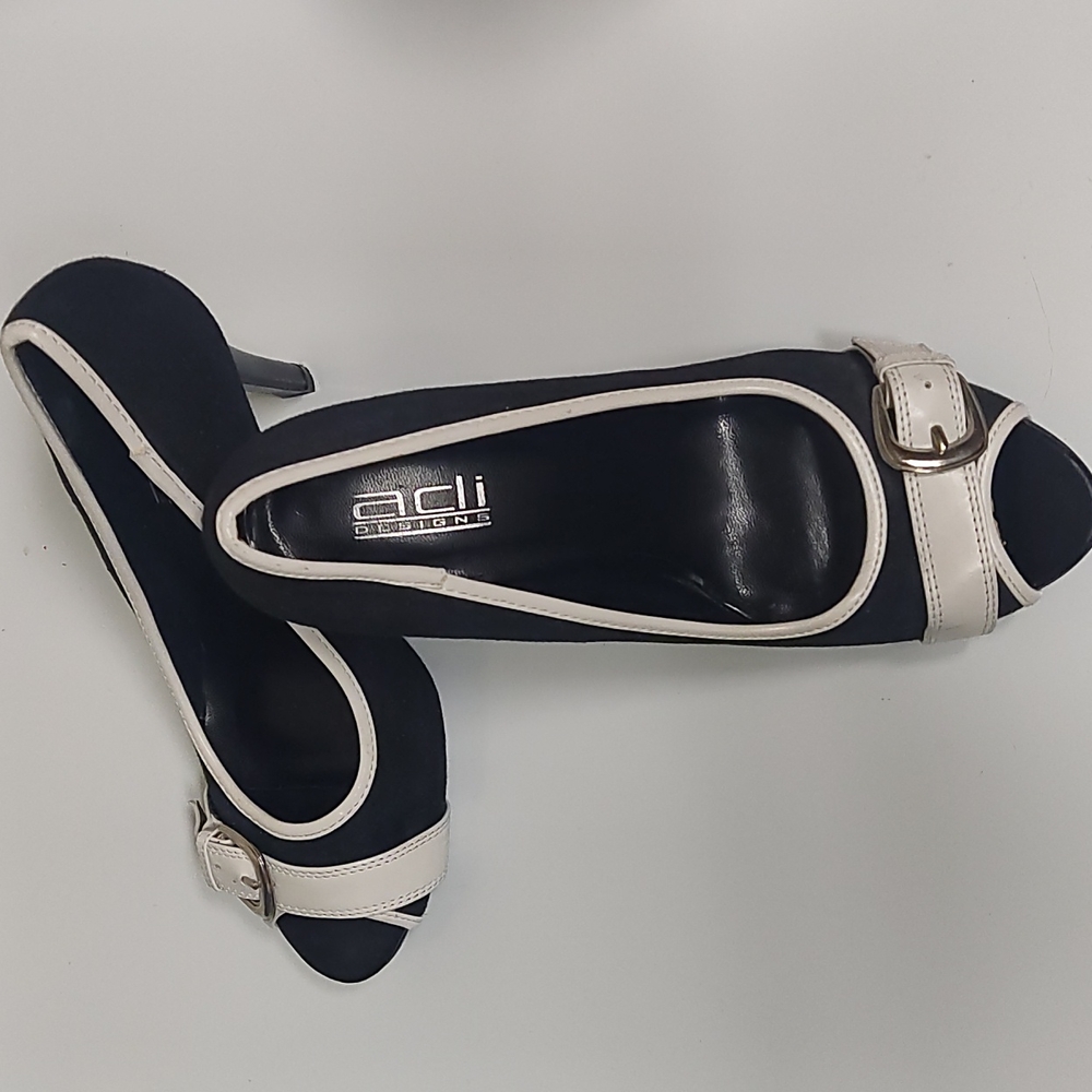 VNTG Acli Black Heels